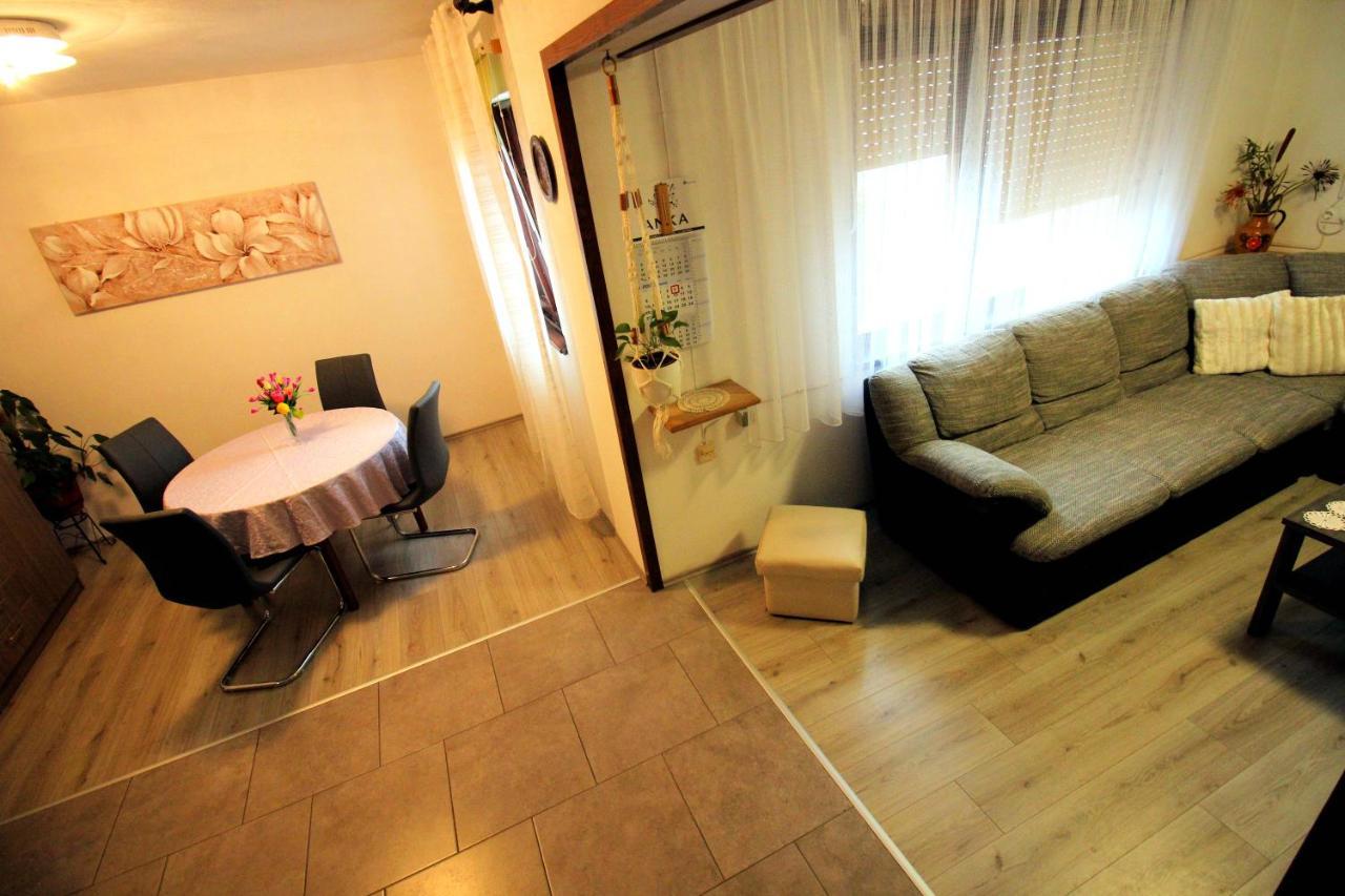Apartment Leana Selce Exteriör bild