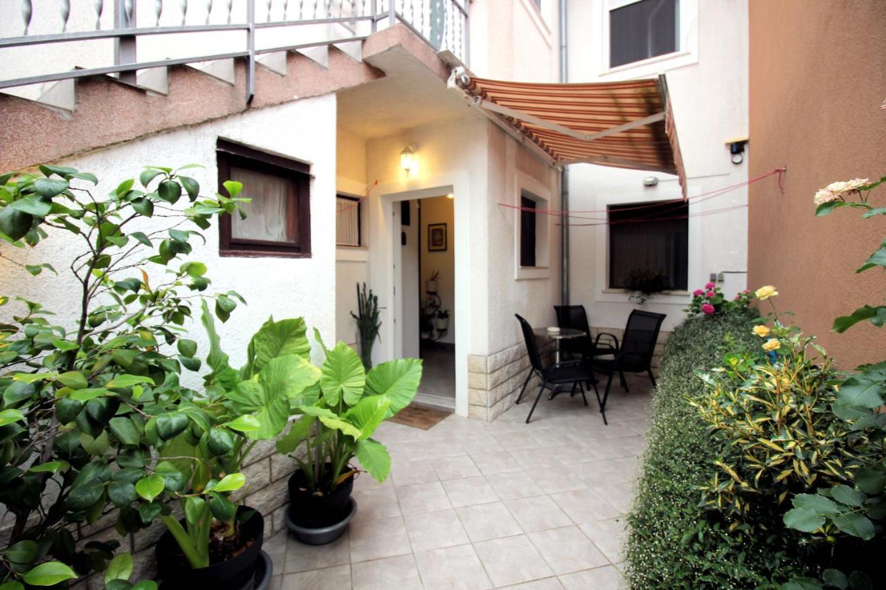 Apartment Leana Selce Exteriör bild
