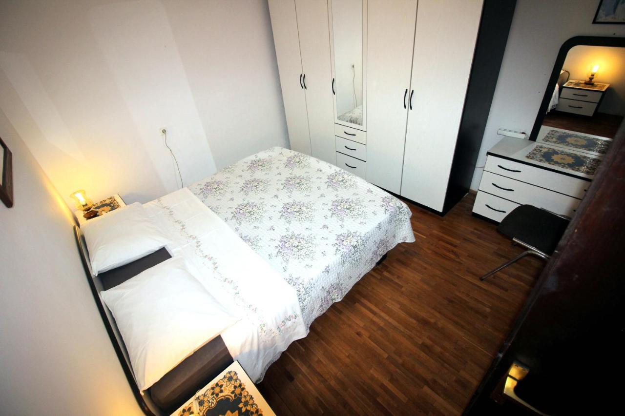 Apartment Leana Selce Exteriör bild