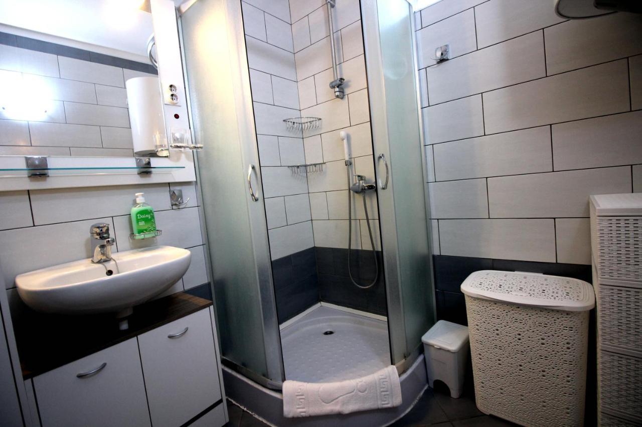 Apartment Leana Selce Exteriör bild