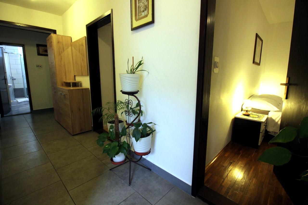 Apartment Leana Selce Exteriör bild